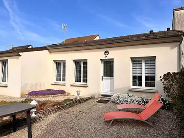 Brie Comte Robert 77170 Location appartement 3 pièces t3 au dernier étage terrasse
