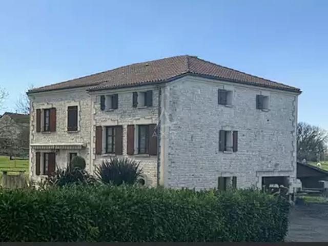 Brie 16590 Achat / Vente maison 7 pièces t7 terrasse
