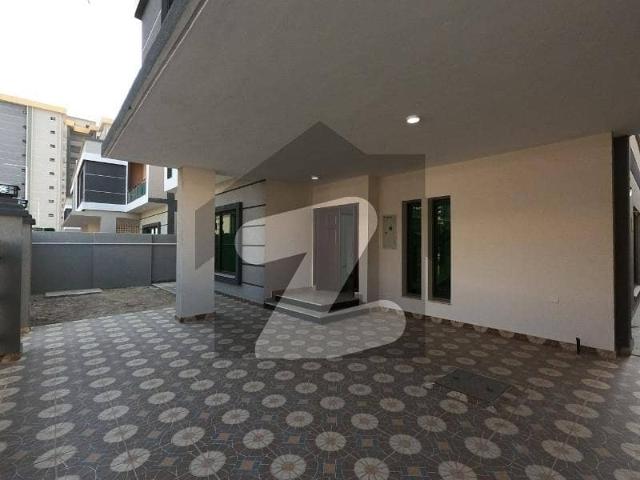 Brigadier house 375 Square Yards Is Available For rent In Askari 5 Sector J