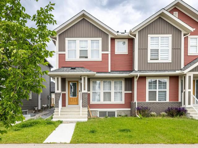 Bright 3 Bedroom Main Floor with A/C and Double Garage in Carrington