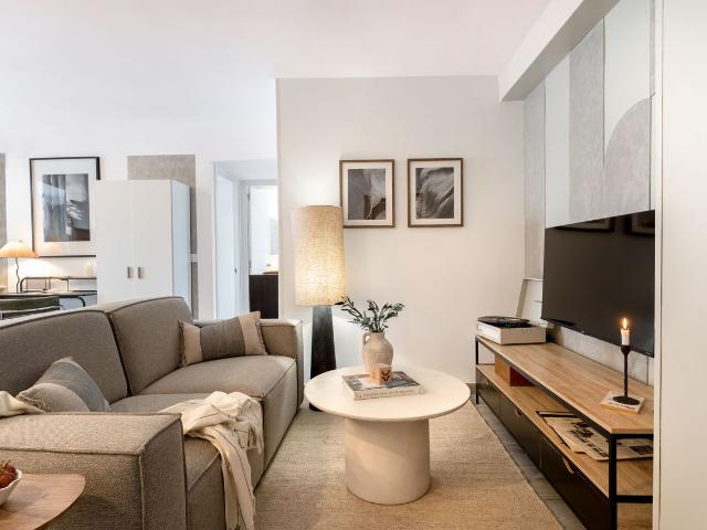 Bright 3 Bedroom Apartment with Terrace and Modern Comforts in Ayala Street, Madrid Amsterdam Apartments for Rent