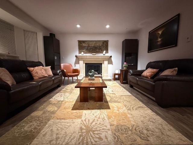 Bright 3 Bedroom Duplex in South Granville