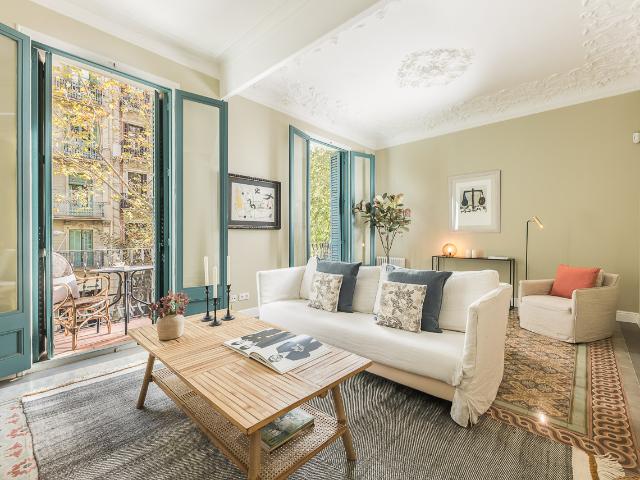 Bright 3 Bedroom in the Eixample Neighborhood