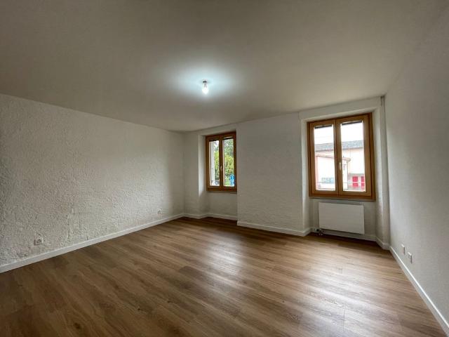 bright 3 pcs at 2 steps from the city center and close to the train station