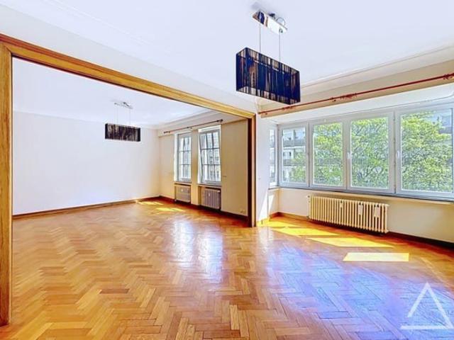 Bright 110 m² apartment with balcony