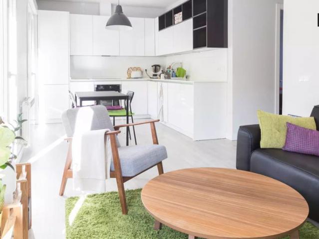 Bright 1 bedroom apartment with multiple balconies for rent in Atocha