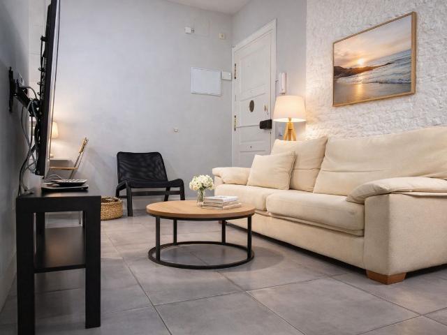 Bright 1 Bedroom Apartment in Madrid Retiro – Ideal for Couples & Families, Madrid Amsterdam Apartments for Rent