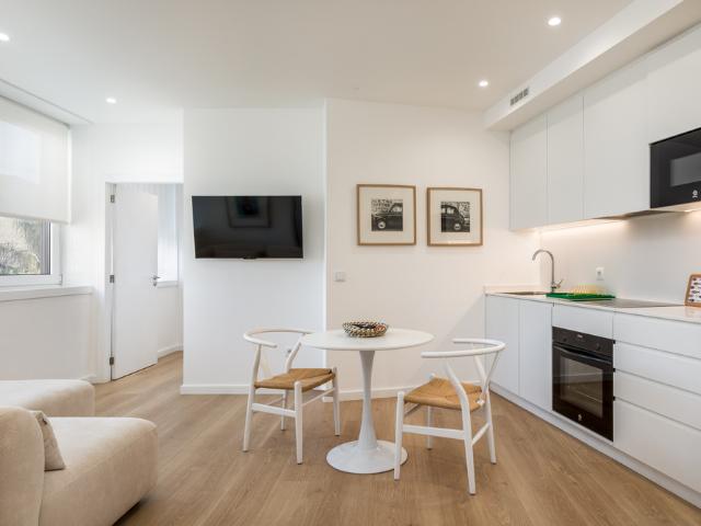 Bright 1 Bedroom Loft with Workspace | All Inclusi