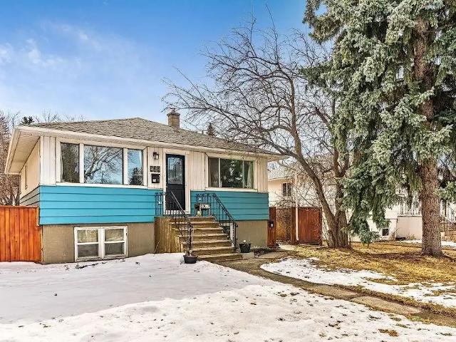 Bright 1 bedroom 1 Bath plus Den in Desirable Highland Park