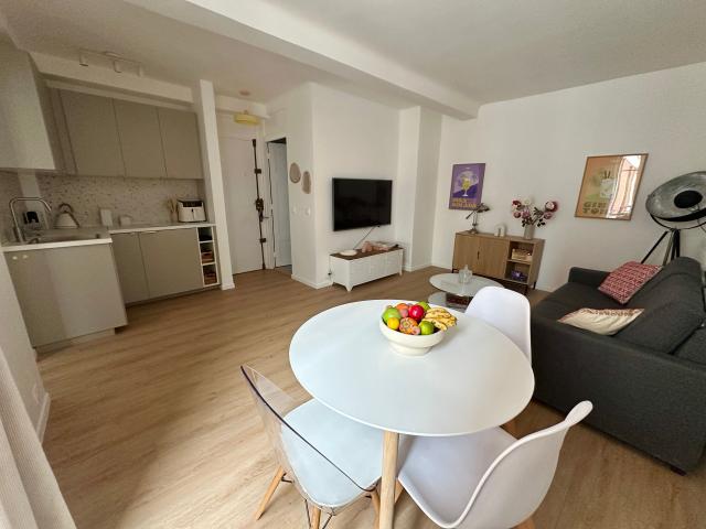 Bright 1BR • quiet courtyard • fully equipped • Paris 15