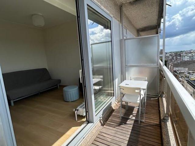 Bright 25 m² Studio with South Facing Balcony