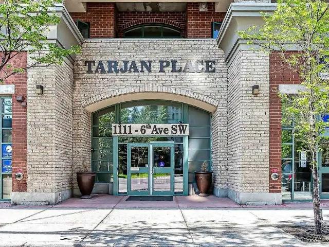 Bright 2 Bed 2 Bath Downtown Condo