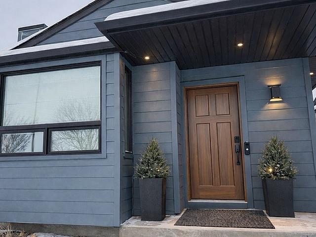 Bright 2 Bed Main Floor | Riverbend Se | $1,950