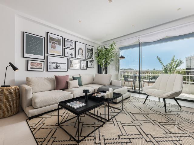 Bright 2 bedroom apartment with nice views