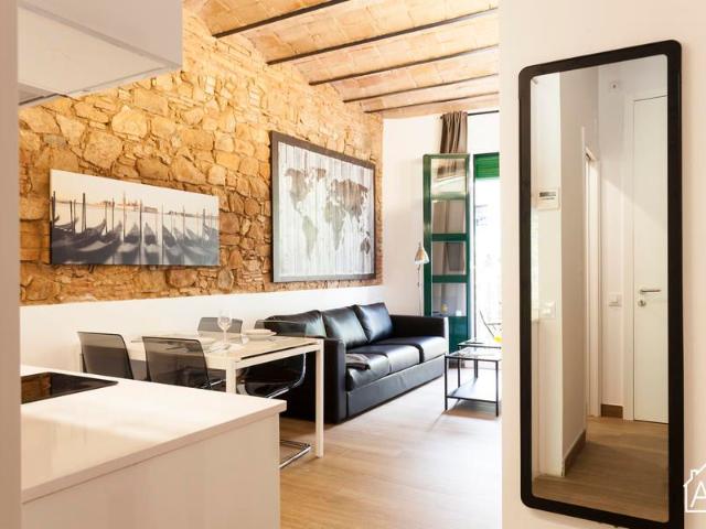 Bright 2 Bedroom Apartment in the Heart of El Born