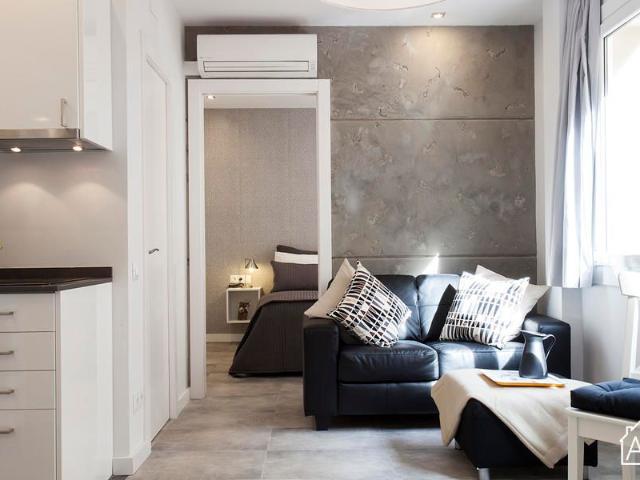 Bright 2 Bedroom Apartment in Barceloneta, by the Beach