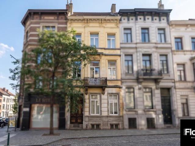Bright 2 Bedroom Apartment No common charges
