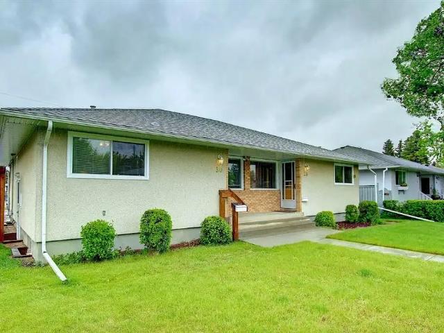Bright 2 bedroom basement unit in Rosscarrock