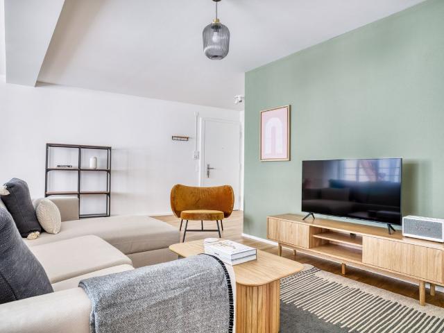 Bright 2 Bedroom Furnished Apartment in Zurich Town Hall, Zurich Amsterdam Apartments for Rent