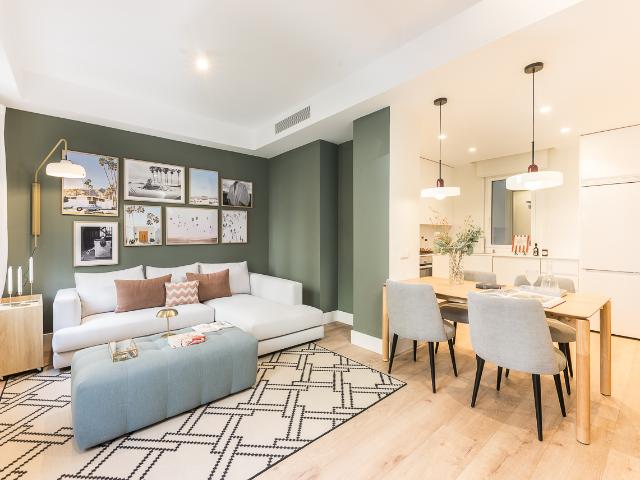 Bright 2 bedroom flat next to Retiro Park