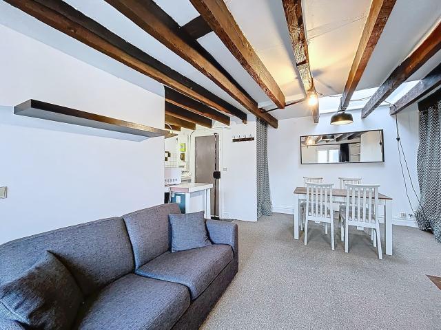 Bright 2 room apartment – Poissonnière neighborhood – 32 m², Paris Amsterdam Apartments for Rent