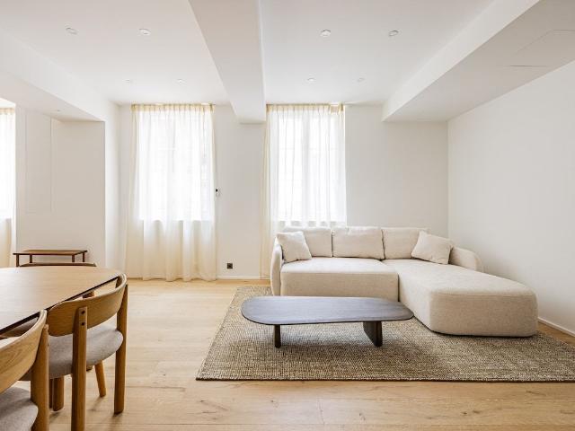 Bright 2BR Duplex with AC in the Heart of the Marais
