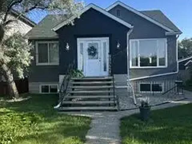 Bright 3 bedroom Basement Suite 1300sqft King Edward Park Utilities Included