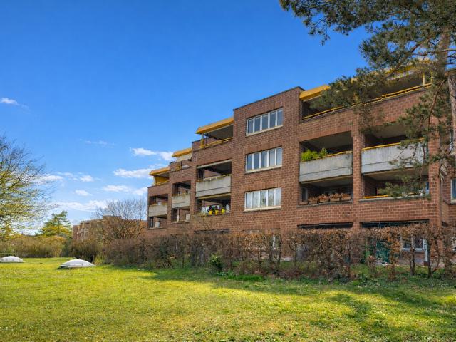 Bright 4.5 room apartment with balcony in a family friendly location