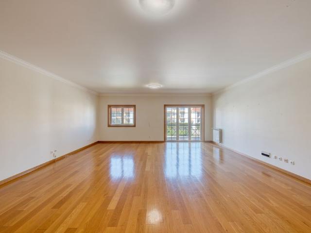 Bright 4 bed apartment in Quinta da Beloura