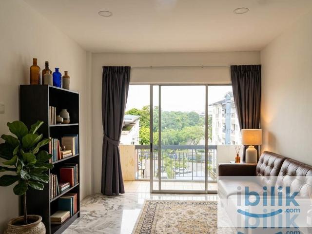 ✨ Bright & Cozy Female Only Room | All Inclusive Utilities | Near Highways & Eateries ✨