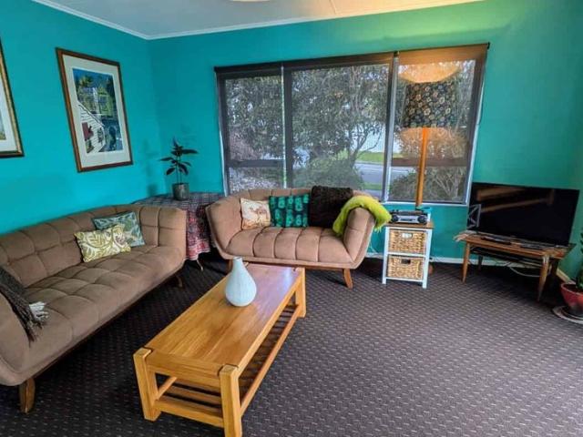Bright, Colourful Coastal Living with Tasman Bay Views – 3 Bedroom Home in Atawhai