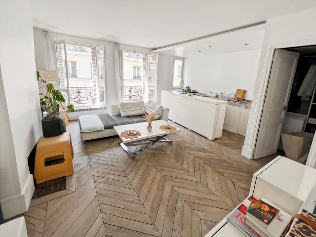 Bright & Charming 1 Bedroom in Central Paris