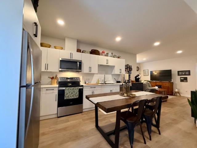 Bright and Modern 2 Bdrm Suite