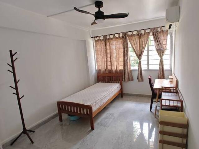 Bright and airy room in Clementi looking for student tennant