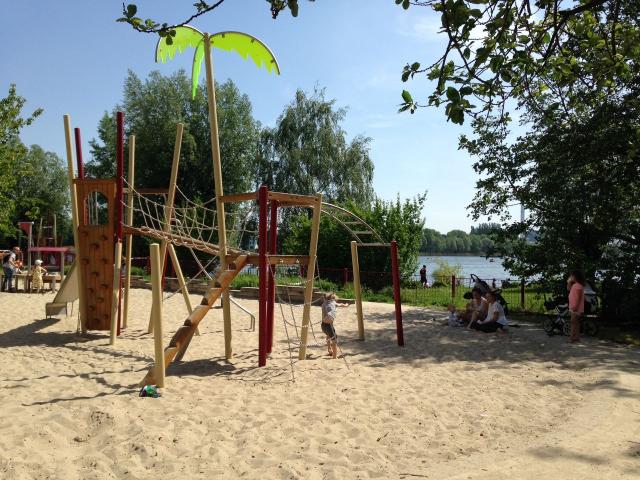Bright and central house with garden next to the water, Berlin Amsterdam Apartments for Rent