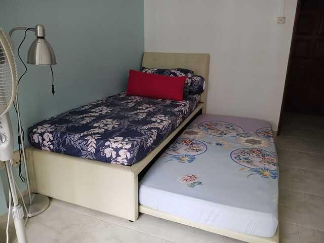 Bright and comfortable common room in Woodlands – convenient location and fully furnished