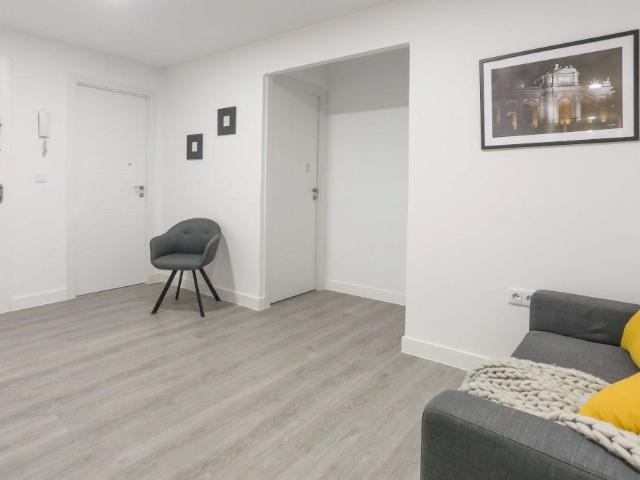 Bright and cozy room in calle del Ferrocarril