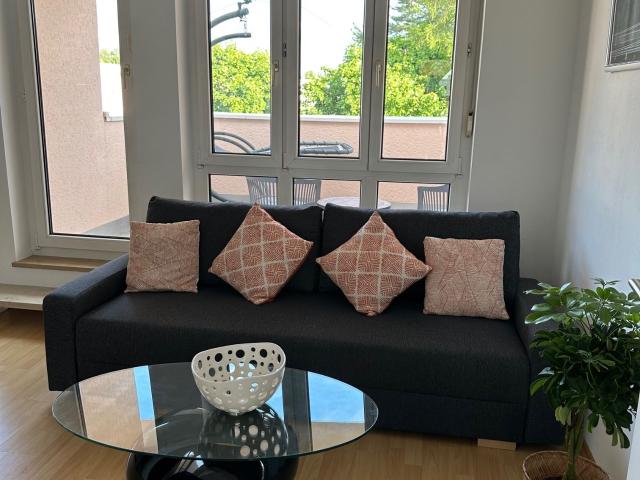 Bright and full furnished appartement with roof terrace in Munich fully renovated in July 2023