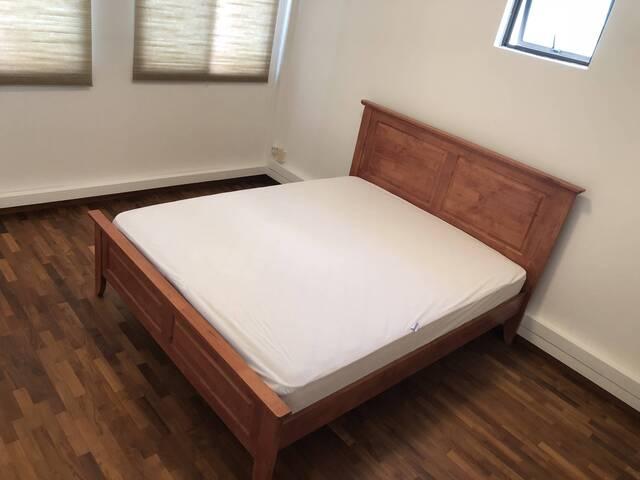 Bright and Large Common Room room size 4m x 3m for single male available from 1/Jun/2026