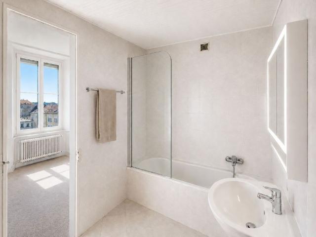 Bright and large 4.5 room apartment of 93 m2 – 2nd floor