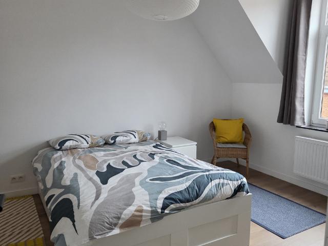 Bright and quiet room