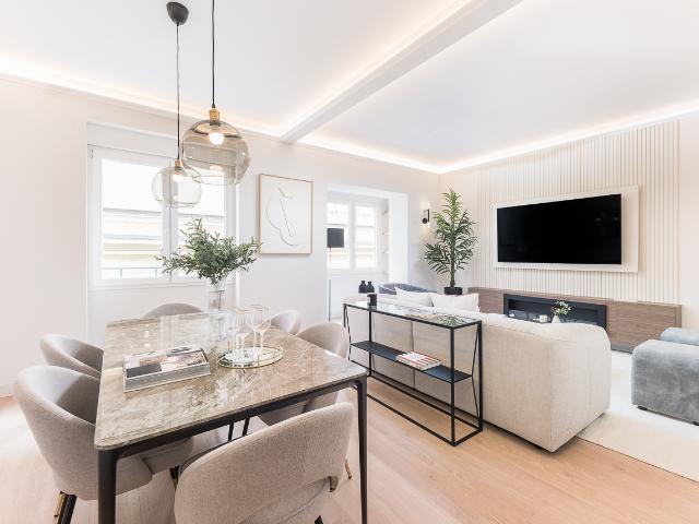 Bright and Renovated Flat in Chamberí
