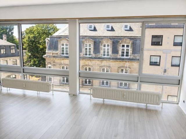 Bright and renovated studio near Châtelain