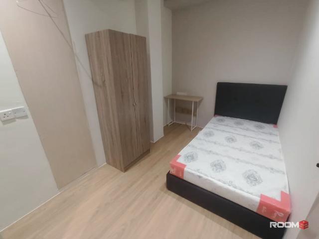 Bright and Stylish Room near MRT Pasar Seni: Ideal for Commuters ‍♂️