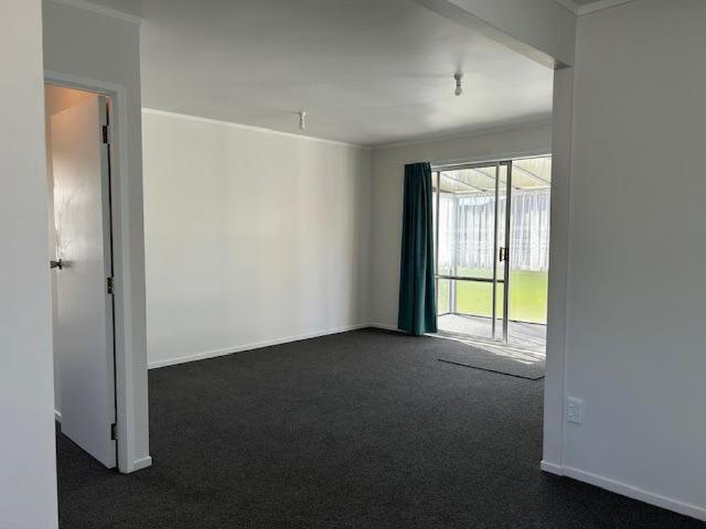 Bright and sunny unit in Central Warkworth