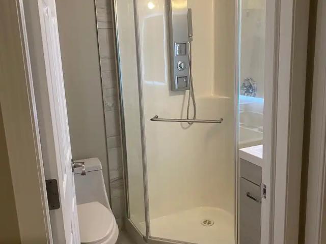 Bright and Spacious Corner Unit in Prime Garneau Location. Steps to U of A & Why