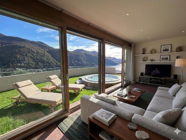 Bright and spacious end villa with lake view and garden Rent to buy