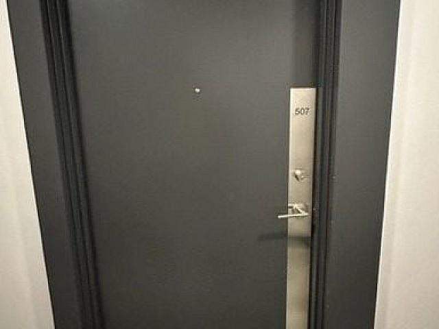 Bright And Spacious 1 Bdrm + Den Condo Unit Full Size Balcony
