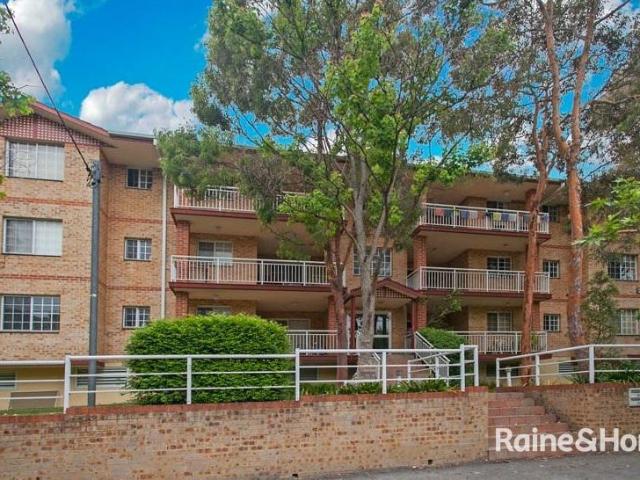 Bright And Spacious 2 Bedroom Unit