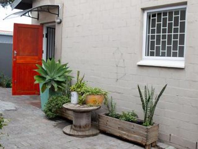 bright and spacious 2 bedroom apartment